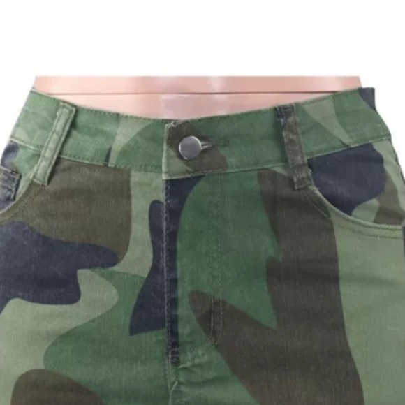 Camouflage bell bottoms - Picture 5 of 7